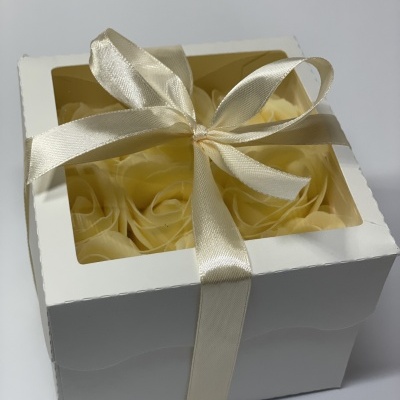 Caixa com 9 Botões de rosa em sabão ( champanhe )