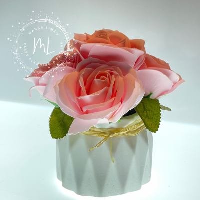 Pote com Rosas de Sabão