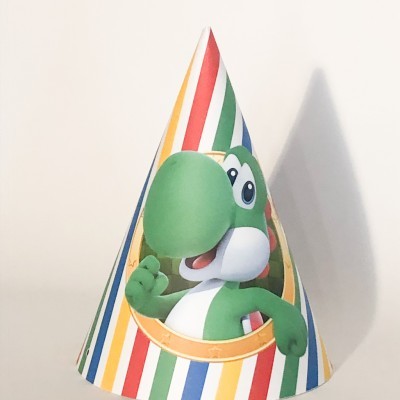 Chapéu de festa cónico de papel com riscas coloridas e imagem do personagem Yoshi