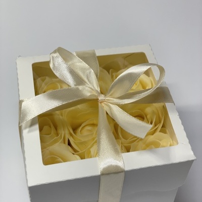 Caixa com 9 Botões de rosa em sabão ( champanhe )