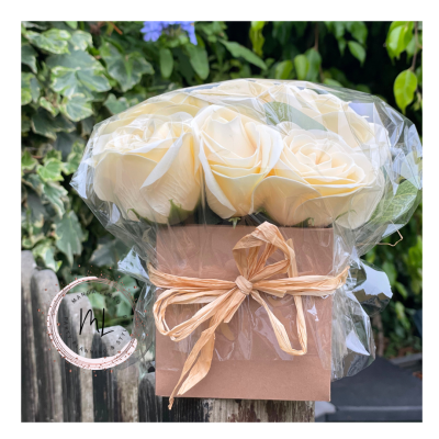 🌹 Cubo de Rosas de Sabonete com Eucalipto – 9x9x9cm