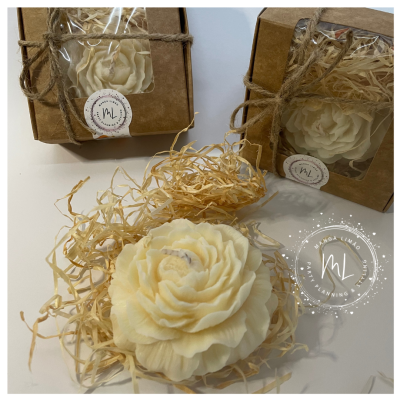 Vela Artesanal em Forma de Flor – Aroma a Rosmaninho