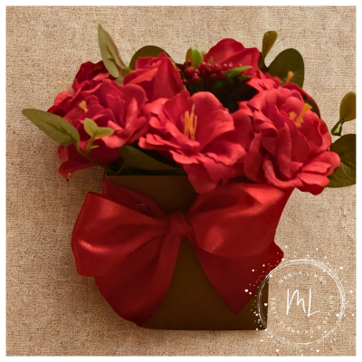 Arranjo de Flores de Sabão Vermelhas com Laço – Exclusivo Manga Limão