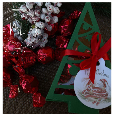 Caixa Árvore de Natal com 8 Bombons Praliné – Lembrança de Natal