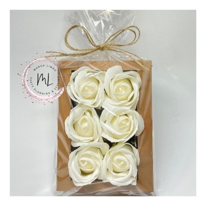 🌹 Embalagem com 6 Rosas de Sabão – Personalizável com Tag
