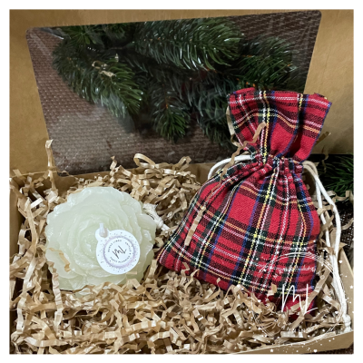 Pack de 2 Velas Aromáticas Artesanais – Flor Branca e Coração Terra