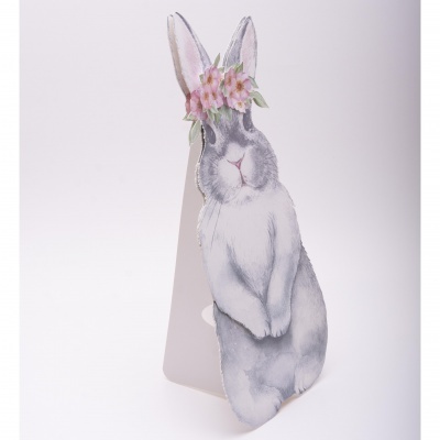 Cartão de papel com ilustração de coelho com coroa de flores