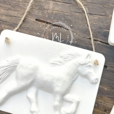 Placa com Cavalo em Gesso Perfumado