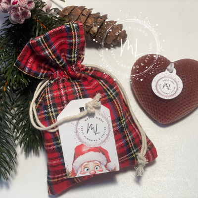 Saco de Algodão com Padrão Xadrez e Vela em Forma de Coração - Aroma a Canela