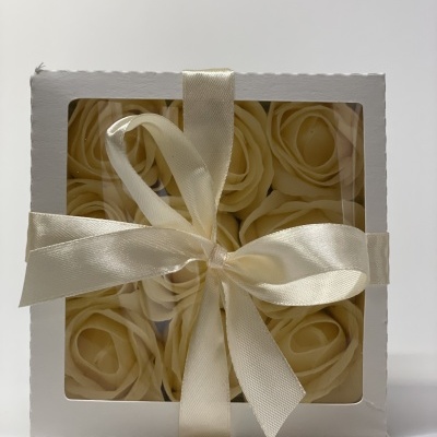 Caixa com 9 Botões de rosa em sabão ( champanhe )