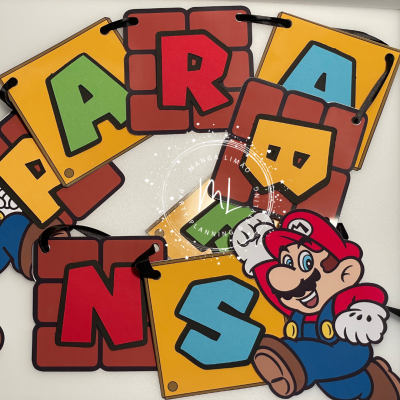 Bandeirola PARABÉNS com o tema Super Mario
