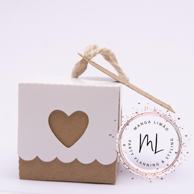 Caixa quadrada com coração