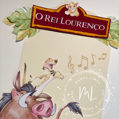 Placa decorativa com personagens Timão e Pumba do filme O Rei Lourenço, texto em vermelho e branco