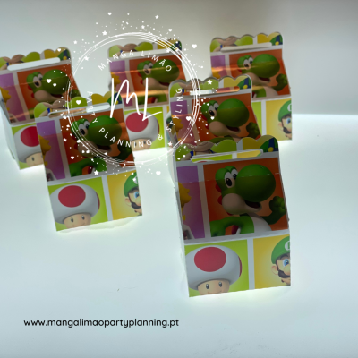 Caixas pequenas com design colorido de personagens de videojogo