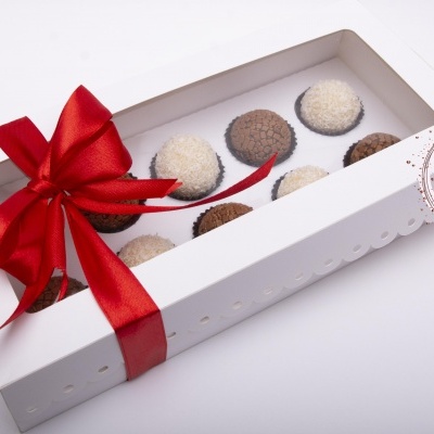 Caixa para 10 brigadeiros com laço