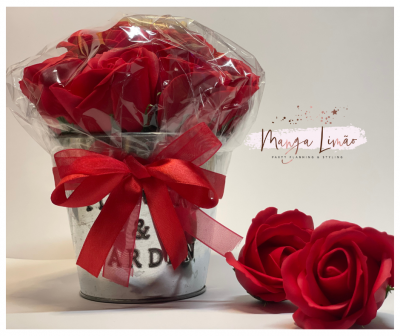 Balde metálico com 6 rosas de Sabão Balde metálico com 6 rosas de Sabão