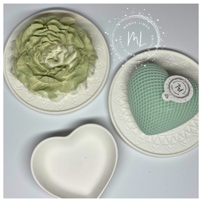 Pack Encanto de Inverno – Conjunto Artesanal em Gesso com Vela e Peónia | Manga Limão Pack Encanto de Inverno – Conjunto Artesanal em Gesso com Vela e Peónia | Manga Limão