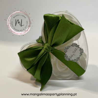 Caixa coração com 3 botões de rosa de sabão