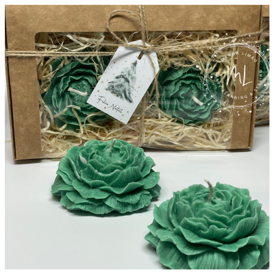 Caixa de 2 Velas Verdes em Forma de Peónia com Tag de Natal | Aroma a Canela | Presente de Natal Exclusivo