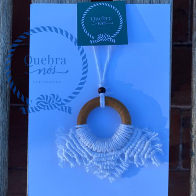 Pequena argola com Macramé