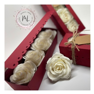 Presente Sofisticado: Caixa com 4 Rosas de Sabonete Naturais – Manga Limão Presente Sofisticado: Caixa com 4 Rosas de Sabonete Naturais – Manga Limão