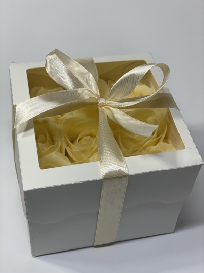 Caixa com 9 Botões de rosa em sabão ( champanhe )