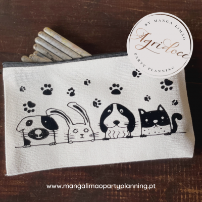 Estojo com lápis de cor