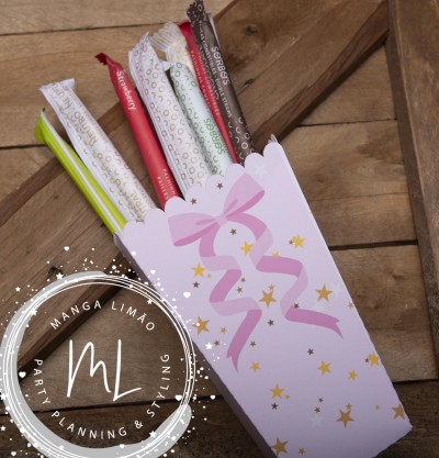 Copo com 12 palhinhas