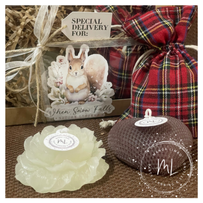 Pack de 2 Velas Aromáticas Artesanais – Flor Branca e Coração Terra