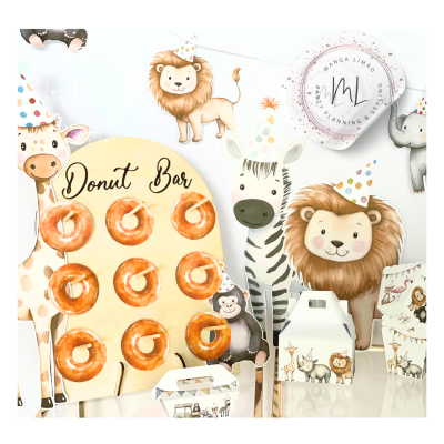 Suporte para Donuts Tema Animais da Selva – Placa de Madeira com 9 Ganchos Suporte para Donuts Tema Animais da Selva – Placa de Madeira com 9 Ganchos