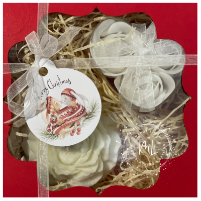 Caixa Premium com Rosas de Sabão e Vela Peónia Brancas – Edição Natal