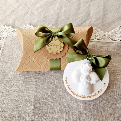Caixa Almofada de Gesso Perfumado: Profissão de Fé Menino Caixa Almofada de Gesso Perfumado: Profissão de Fé Menino