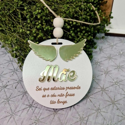 Enfeite arvore natal bola com asas e nome acrílico