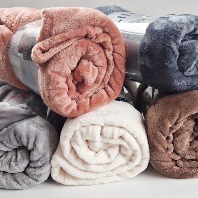 Manta bordada personalizada