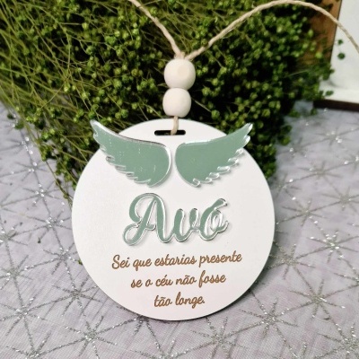 Enfeite arvore natal bola com asas e nome acrílico