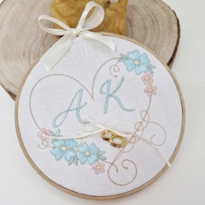Porta alianças bastidor floral
