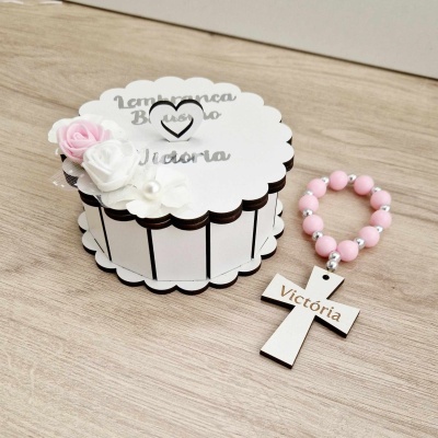 Caixa ondulada com rosário personalizado