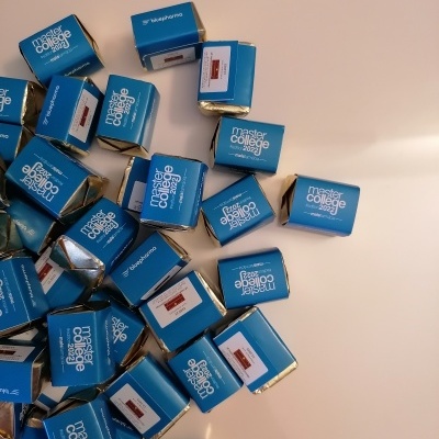 Bombons&#x20;Dourados&#x20;Retangulares&#x20;com&#x20;logotipo&#x20;da&#x20;empresa