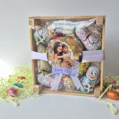 Caixa&#x20;de&#x20;Chocolates&#x20;Personalizada&#x20;para&#x20;P&#x00E1;scoa&#x20;&#x2013;&#x20;Com&#x20;Foto&#x20;dos&#x20;Padrinhos&#x20;ou&#x20;Madrinhas