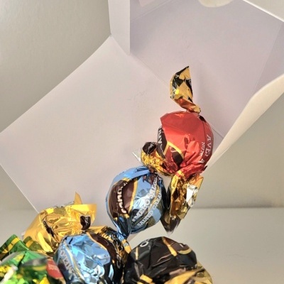 Calend&#x00E1;rio&#x20;Pir&#x00E2;mide&#x20;Personalizado&#x20;com&#x20;Chocolates&#x20;-&#x20;M&#x00ED;nimo&#x20;50&#x20;Unidades