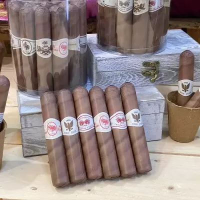 Charutos&#x20;de&#x20;Chocolate&#x20;com&#x20;R&#x00F3;tulo&#x20;Personalizado&#x20;&#x7C;&#x20;Lembran&#x00E7;as&#x20;originais