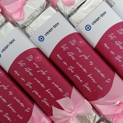 Mini&#x20;Chocolates&#x20;50gr&#x20;com&#x20;o&#x20;logotipo&#x20;da&#x20;empresa