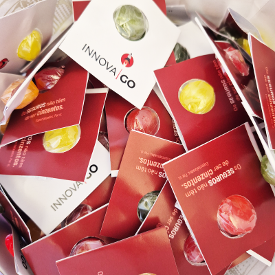 Rebu&#x00E7;ados&#x20;Personalizados&#x20;com&#x20;Cart&#x00E3;o&#x20;&#x2013;&#x20;O&#x20;Brinde&#x20;Perfeito&#x20;para&#x20;Marcar&#x20;Presen&#x00E7;a&#x21;