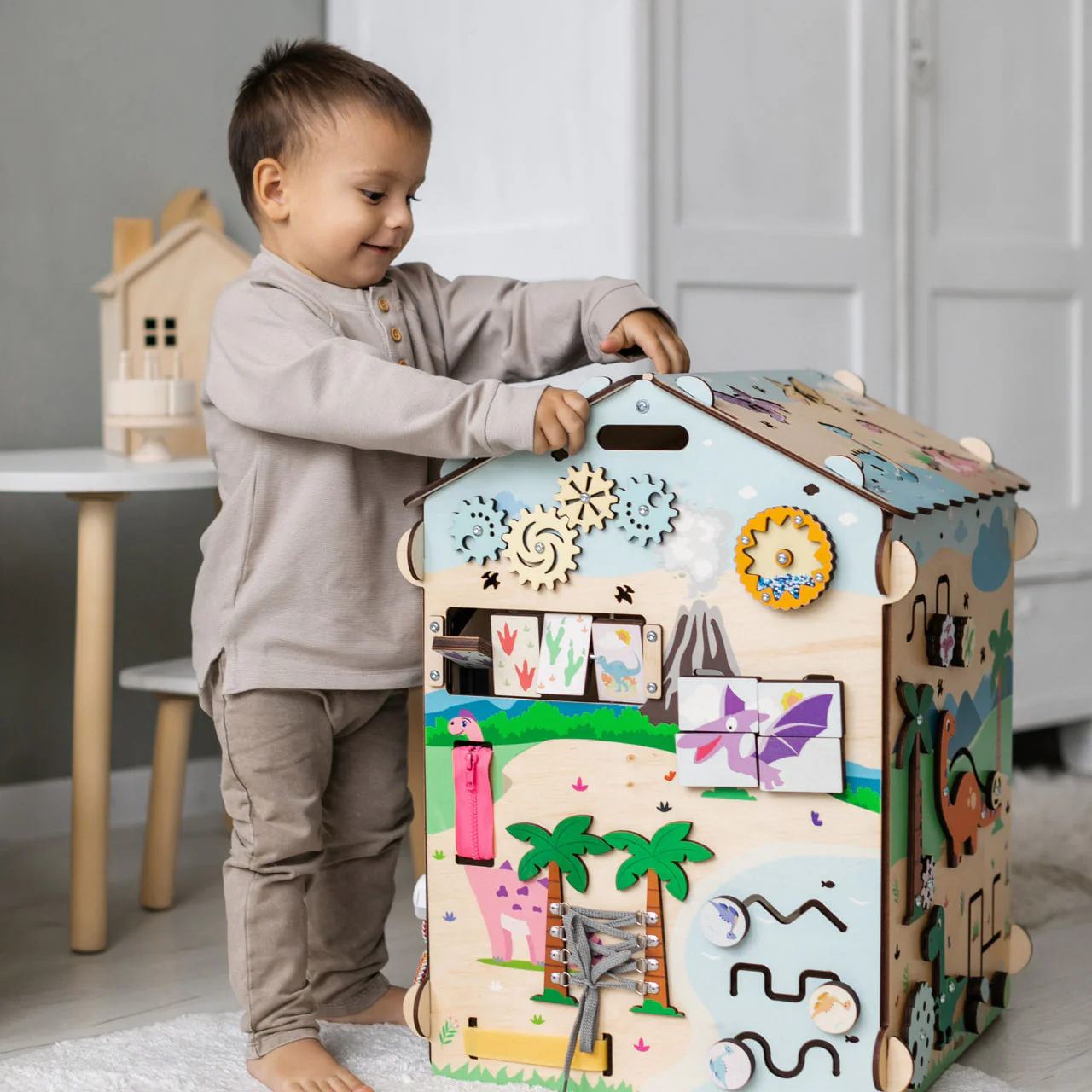 Casa de Madeira DINOSSAUROS Montessori com Iluminação Casa de Madeira DINOSSAUROS Montessori com Iluminação