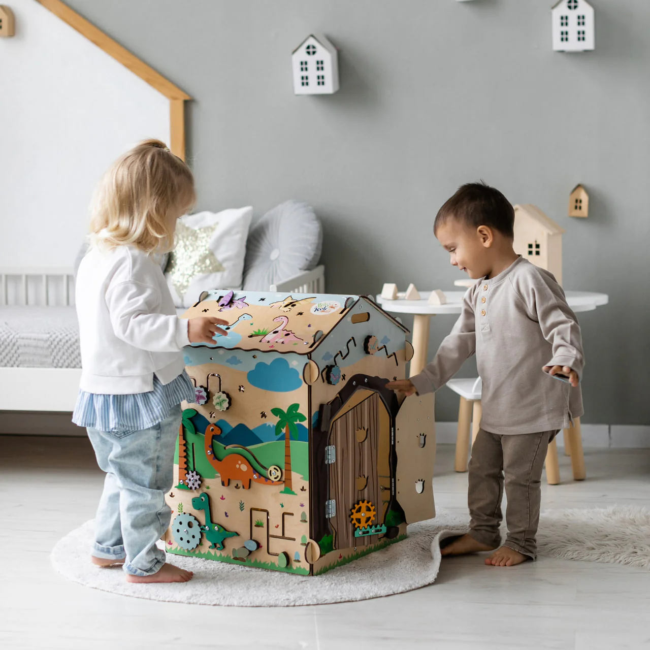 Casa de Madeira DINOSSAUROS Montessori com Iluminação Casa de Madeira DINOSSAUROS Montessori com Iluminação