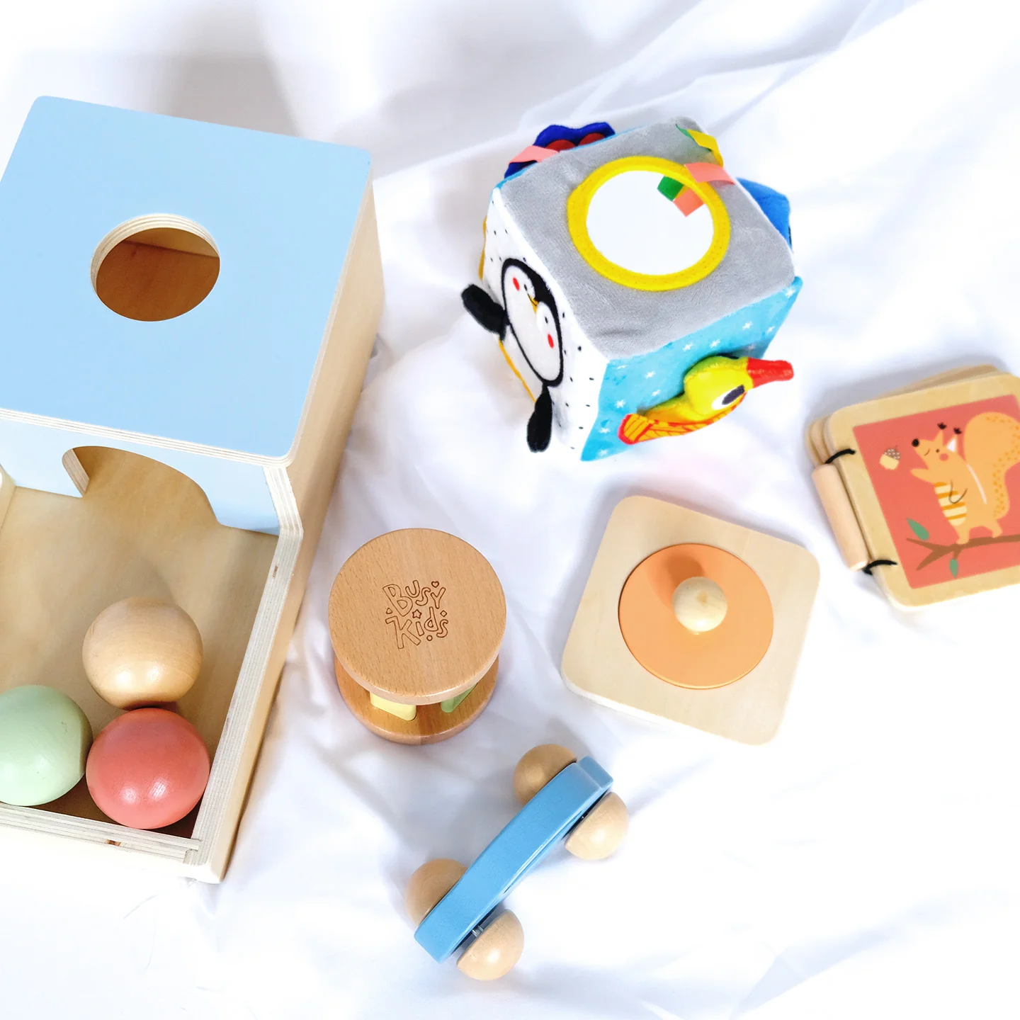 Caixa Sensorial Montessori - 6 a 12 meses Caixa Sensorial Montessori - 6 a 12 meses