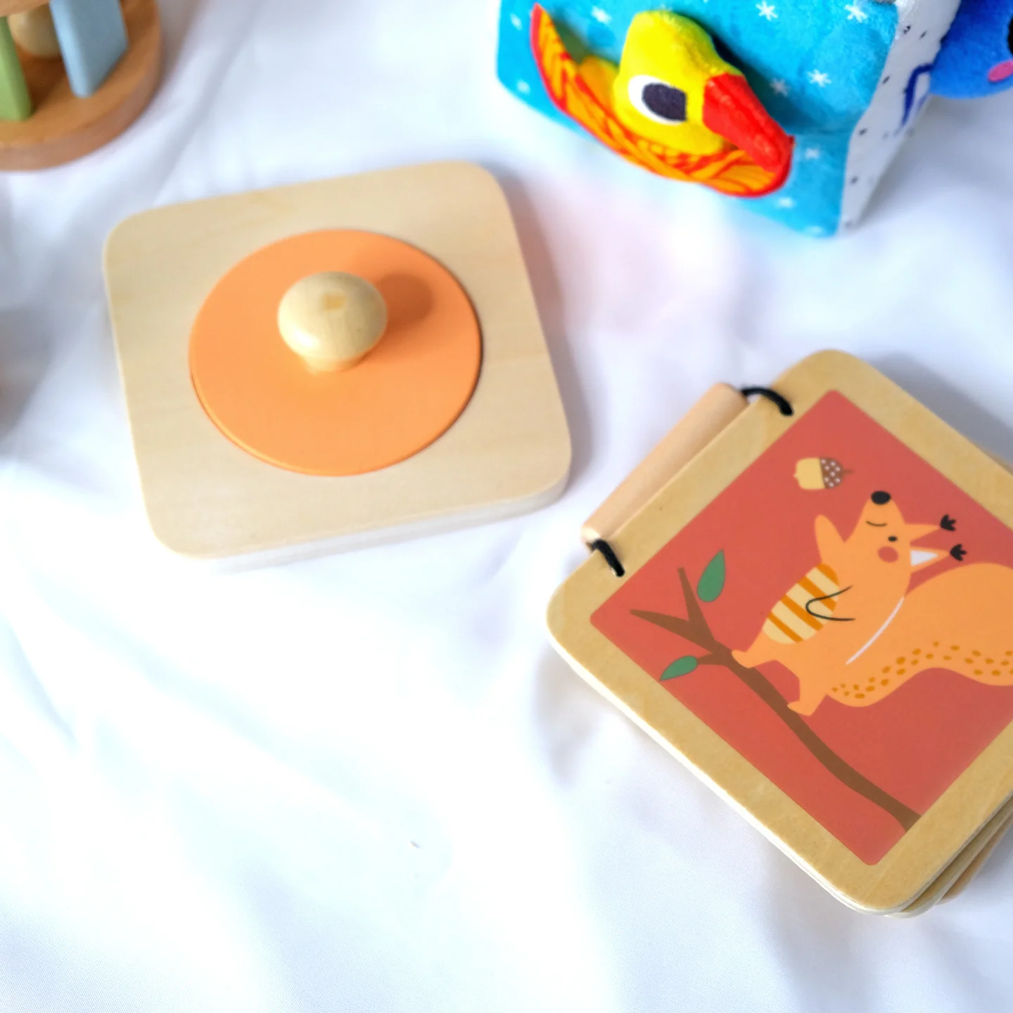 Caixa Sensorial Montessori - 6 a 12 meses Caixa Sensorial Montessori - 6 a 12 meses