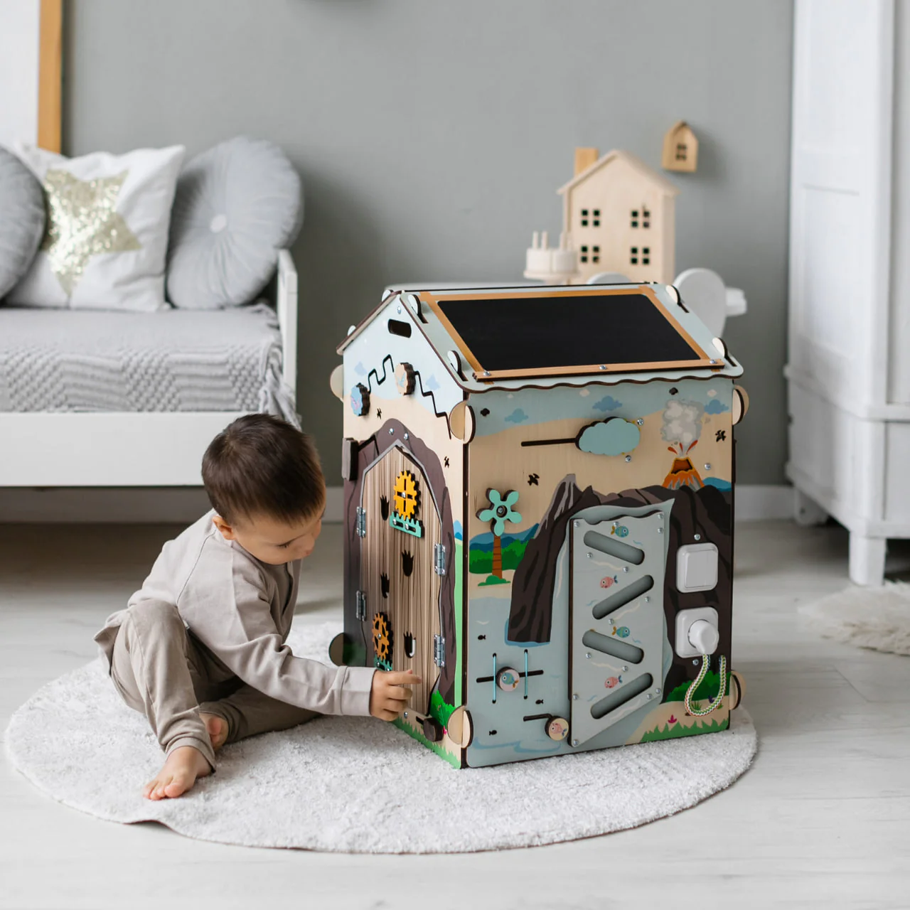 Casa de Madeira DINOSSAUROS Montessori com Iluminação Casa de Madeira DINOSSAUROS Montessori com Iluminação