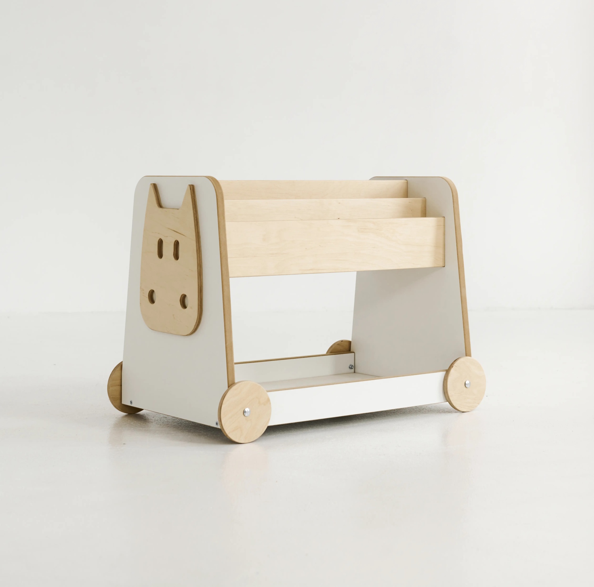 Estante de Madeira Sobre Rodas Estante de Madeira Sobre Rodas