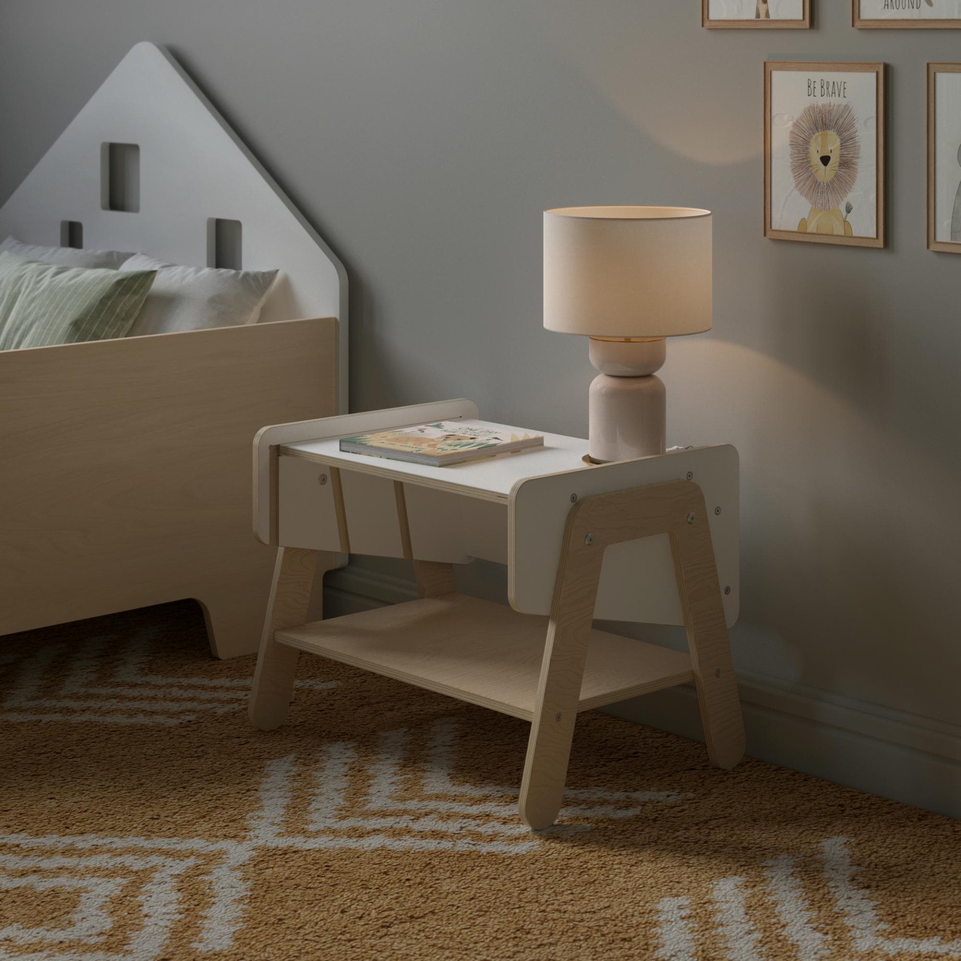 Estante/Cadeira Multifuncional LILU – Móvel 2 em 1 para Crianças Mesa de cabeceira de madeira clara com candeeiro branco junto a cama infantil